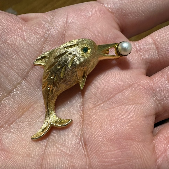 JJ. Jewelry - Vintage JJ Gold Tone Dolphin Brooch